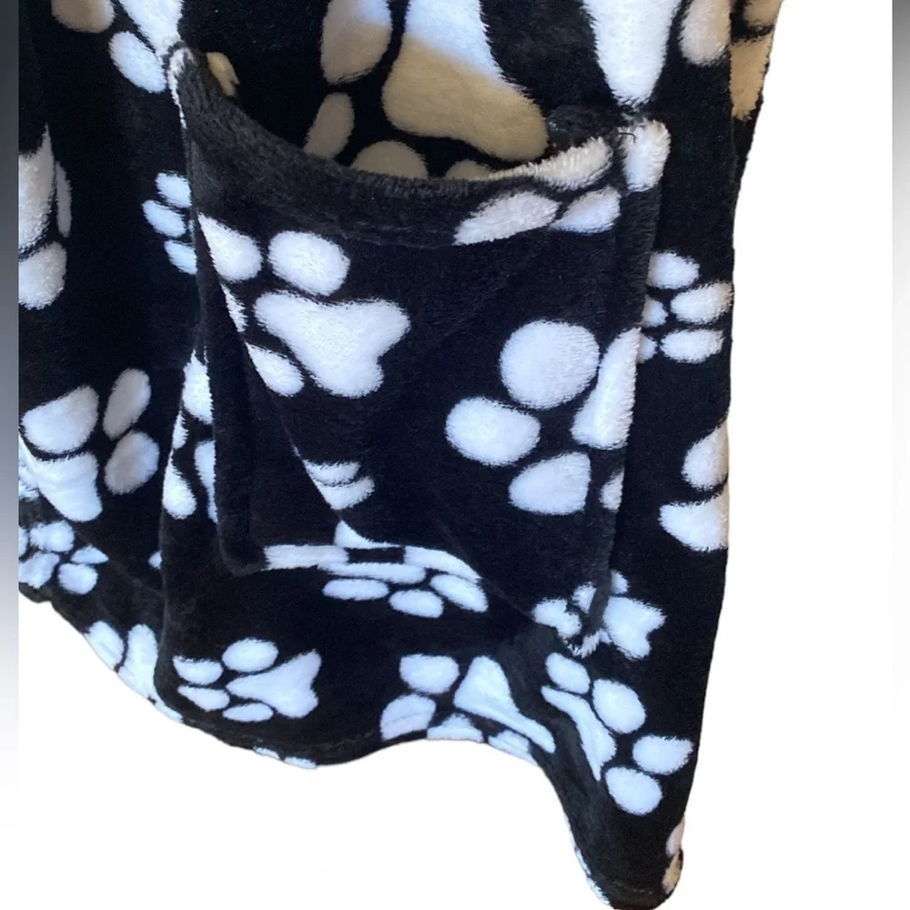 Animal Rescue Site Pocket Shawl Super Cozy Fleece Black & White OS 74” N…